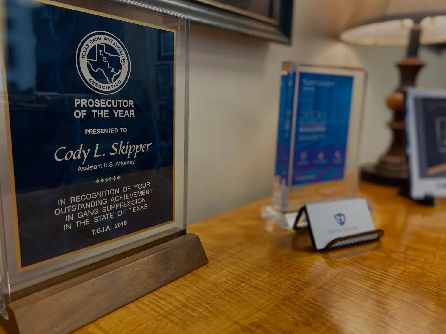 A picture of the prosecutor of the year award to Cody L. Skipper